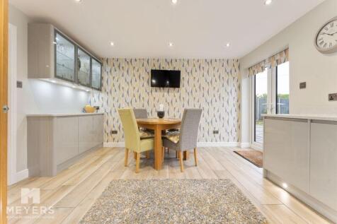 Kitchen/Dining Area