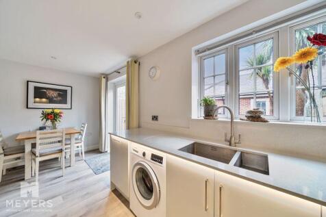 Kitchen/Dining Area