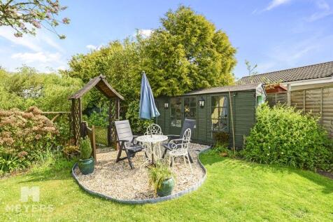 Rear Garden &amp; Summer House