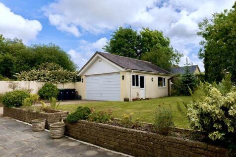 Garden &amp; Detached Garage