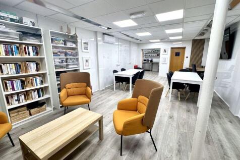 Middle Office Space