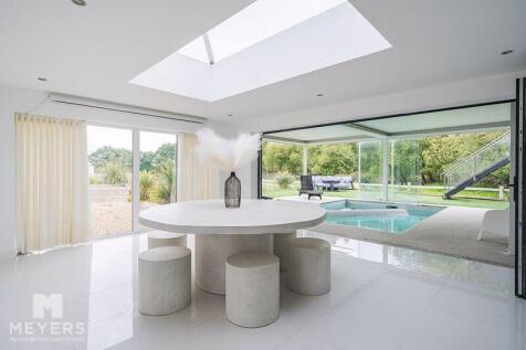 Dining Area To Pool