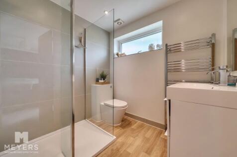 Shower En Suite