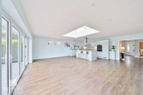 Open-Plan Kitchen/Living/Dining