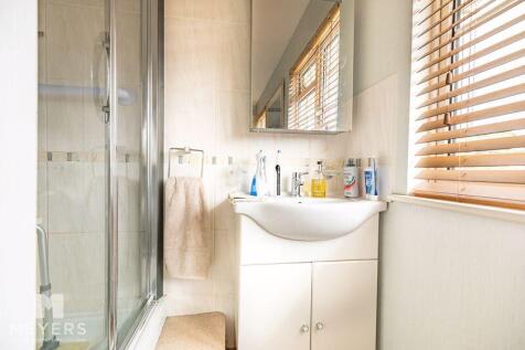 Shower in Bedroom One 
