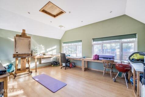 Studio/Garage