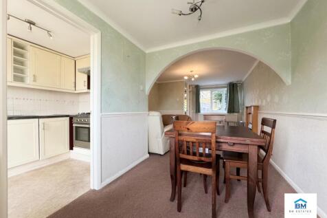 Dining through room