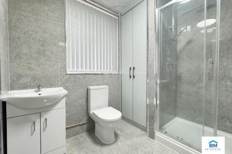 Family bathroom 2