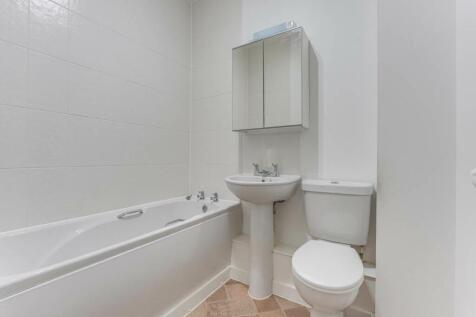 80 Goodes Court-5