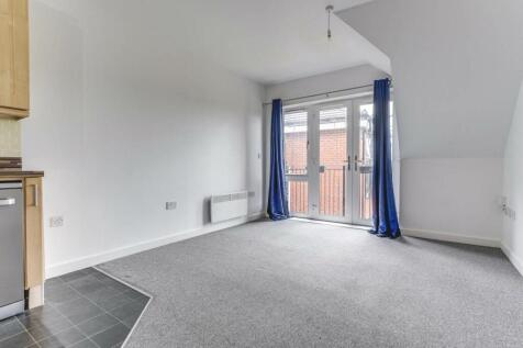 80 Goodes Court-7