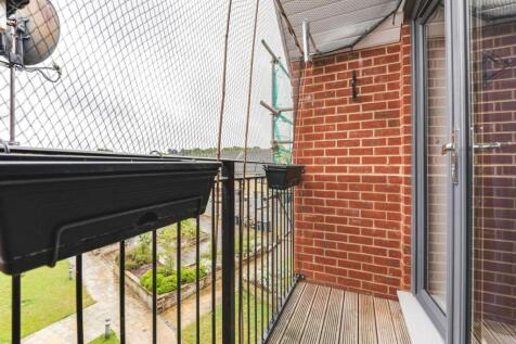 80 Goodes Court-12