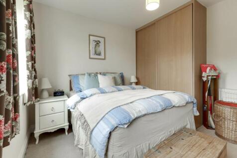 Bedroom 1 (2)
