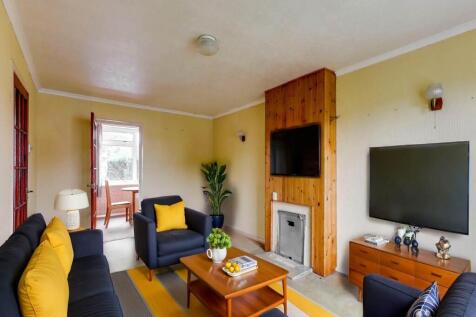 mortimer living room
