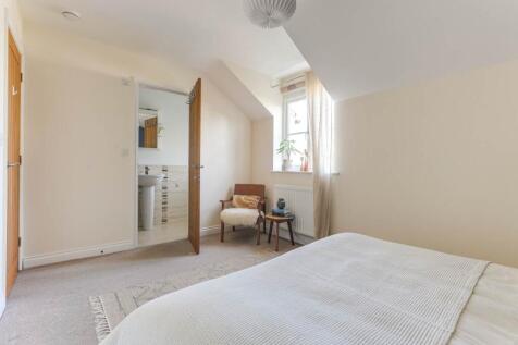 Bedroom 1 (2)