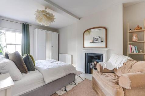 Bedroom 1 (2)