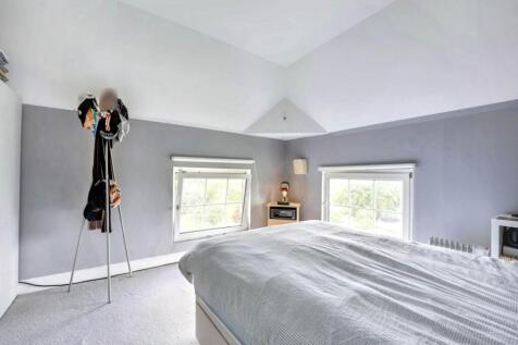 Bedroom 1 (2)