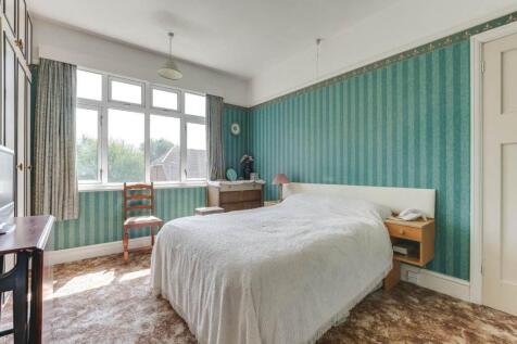 Bedroom 1 (2)