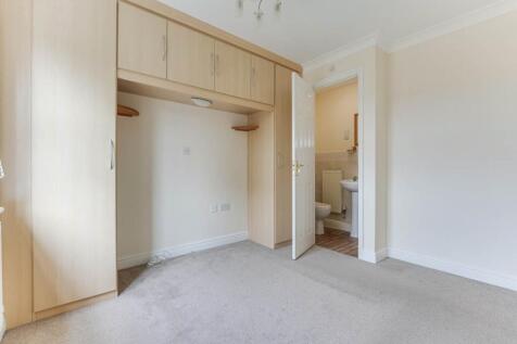 Master Bedroom (2)