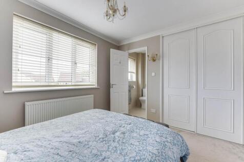 Bedroom 1 (2)