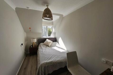 Bedroom 2 (2)