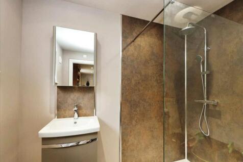 Ensuite to bedroom