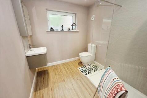 Ensuite to bedroom