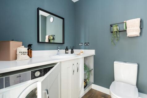 Handy cloakroom and utility room with laundry space
