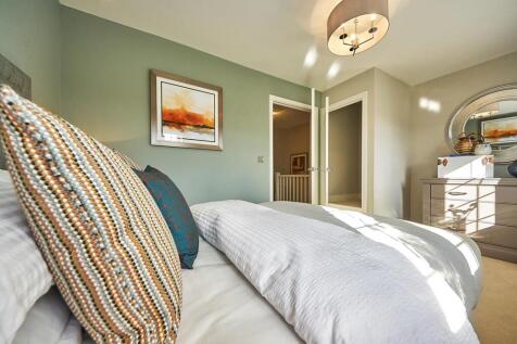 Ideal for a bedroom or home office