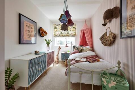 Ideal bedroom for young children or as a home office