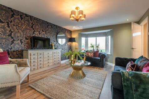 Open plan lounge with plenty of space for two sofas