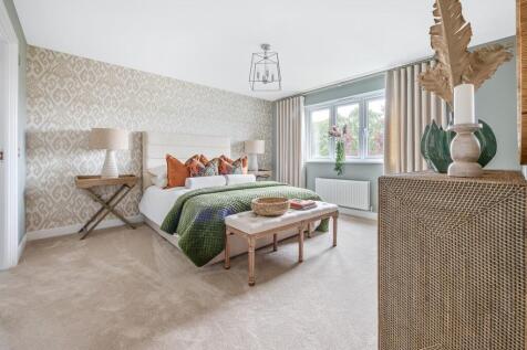 King size main bedroom with plenty of room for storage