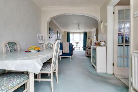 Sitting/dining room