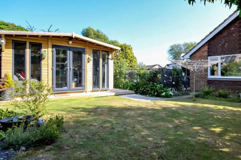 Garden with Cabin/office