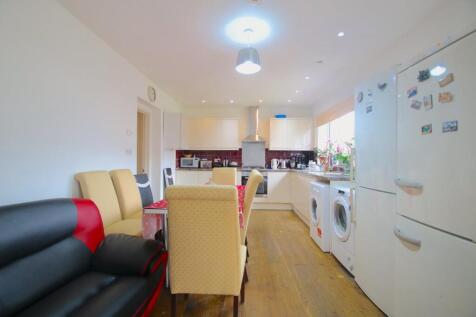 Open plan kitchen/lounge