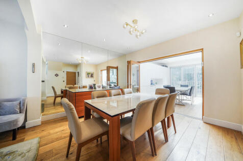 43 Holders Hill D...