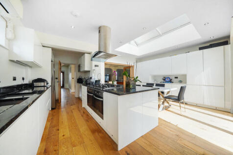 43 Holders Hill D...