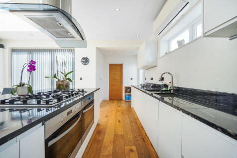 43 Holders Hill D...
