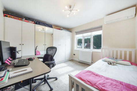 43 Holders Hill D...