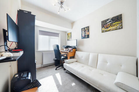 43 Holders Hill D...