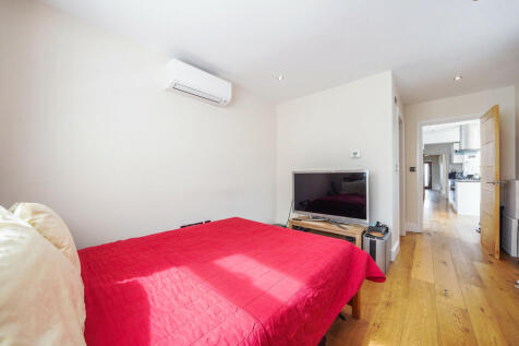 43 Holders Hill D...