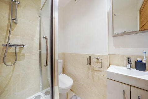 43 Holders Hill D...