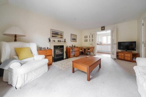 Living/dining room through to kitchen