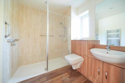 Ensuite shower room to master bedroom