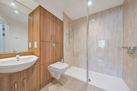 Ensuite shower room to master bedroom