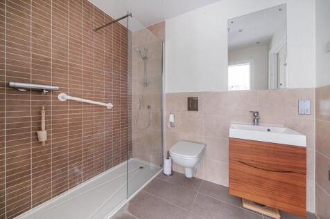 Ensuite shower room to bedroom