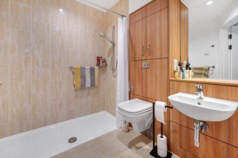 Ensuite shower room to bedroom