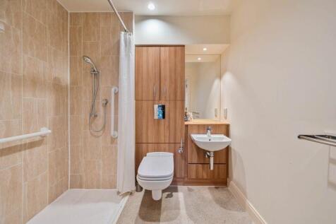 Ensuite shower room to bedroom