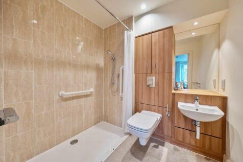Ensuite shower room to bedroom