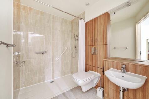 Ensuite shower room to bedroom