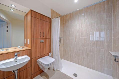 Ensuite to bedroom 2